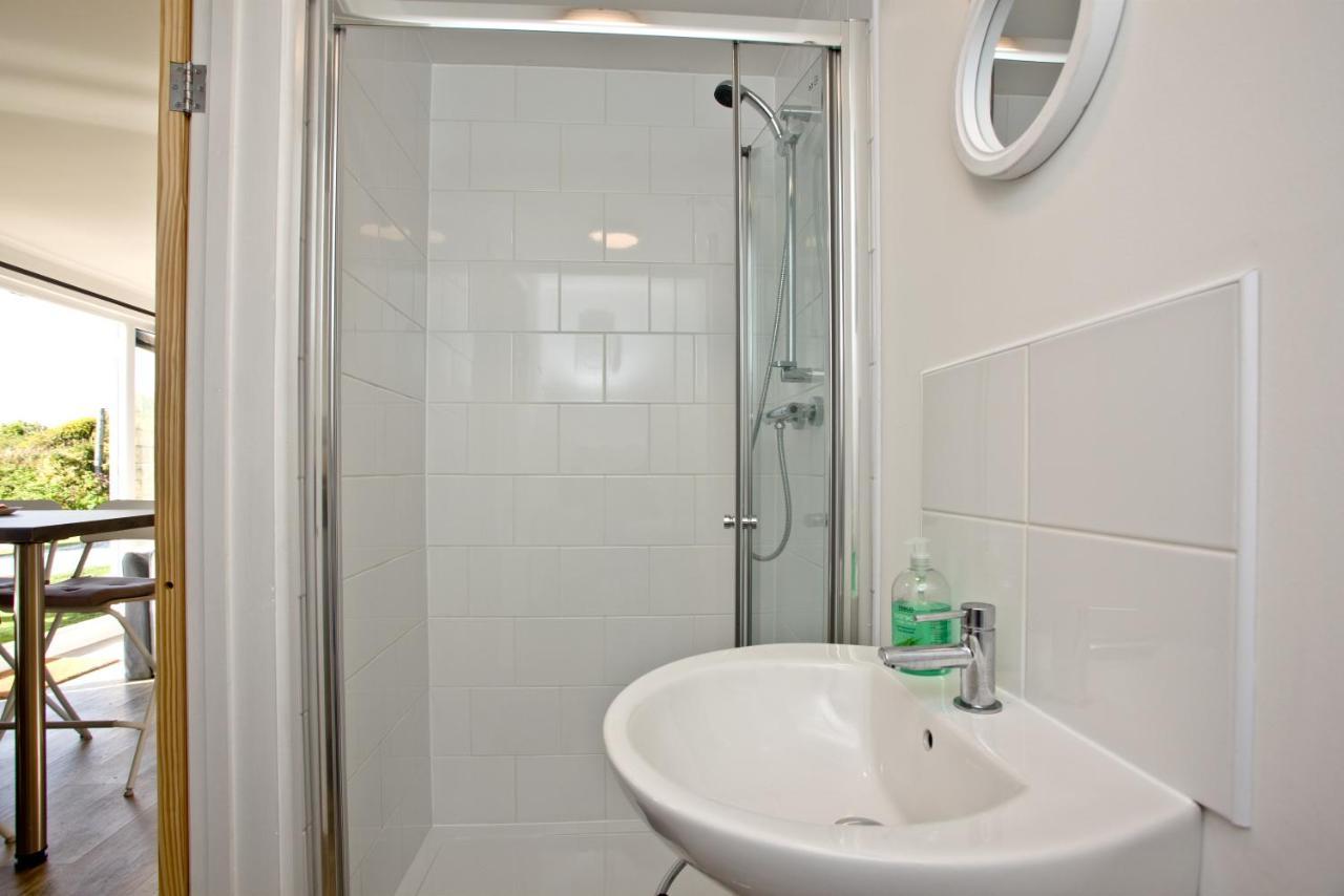 Wheal Prosper- Beautifully Fitted Wooden Lodge Helston Cornwall Экстерьер фото