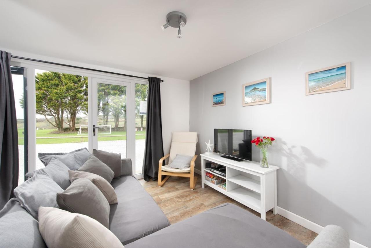 Wheal Prosper- Beautifully Fitted Wooden Lodge Helston Cornwall Экстерьер фото