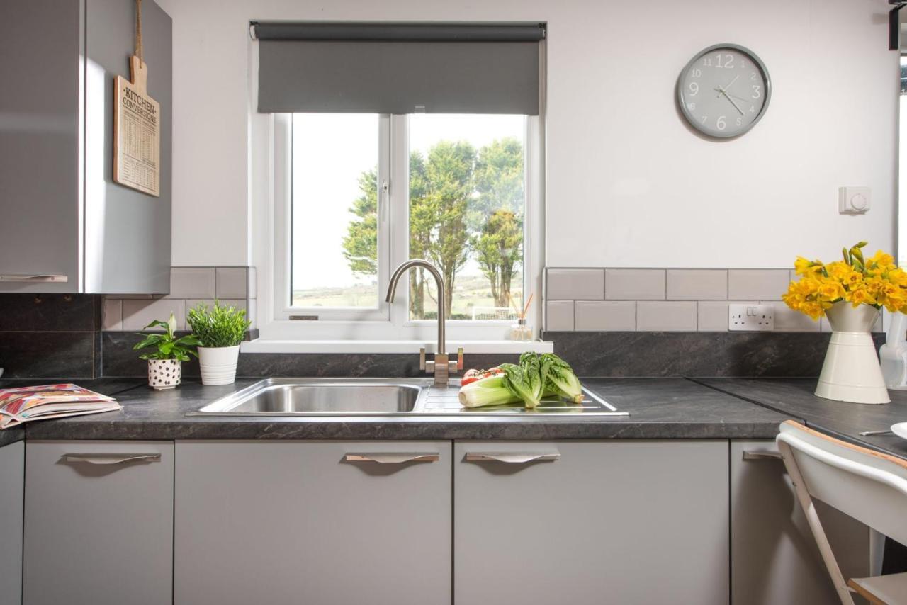 Wheal Prosper- Beautifully Fitted Wooden Lodge Helston Cornwall Экстерьер фото