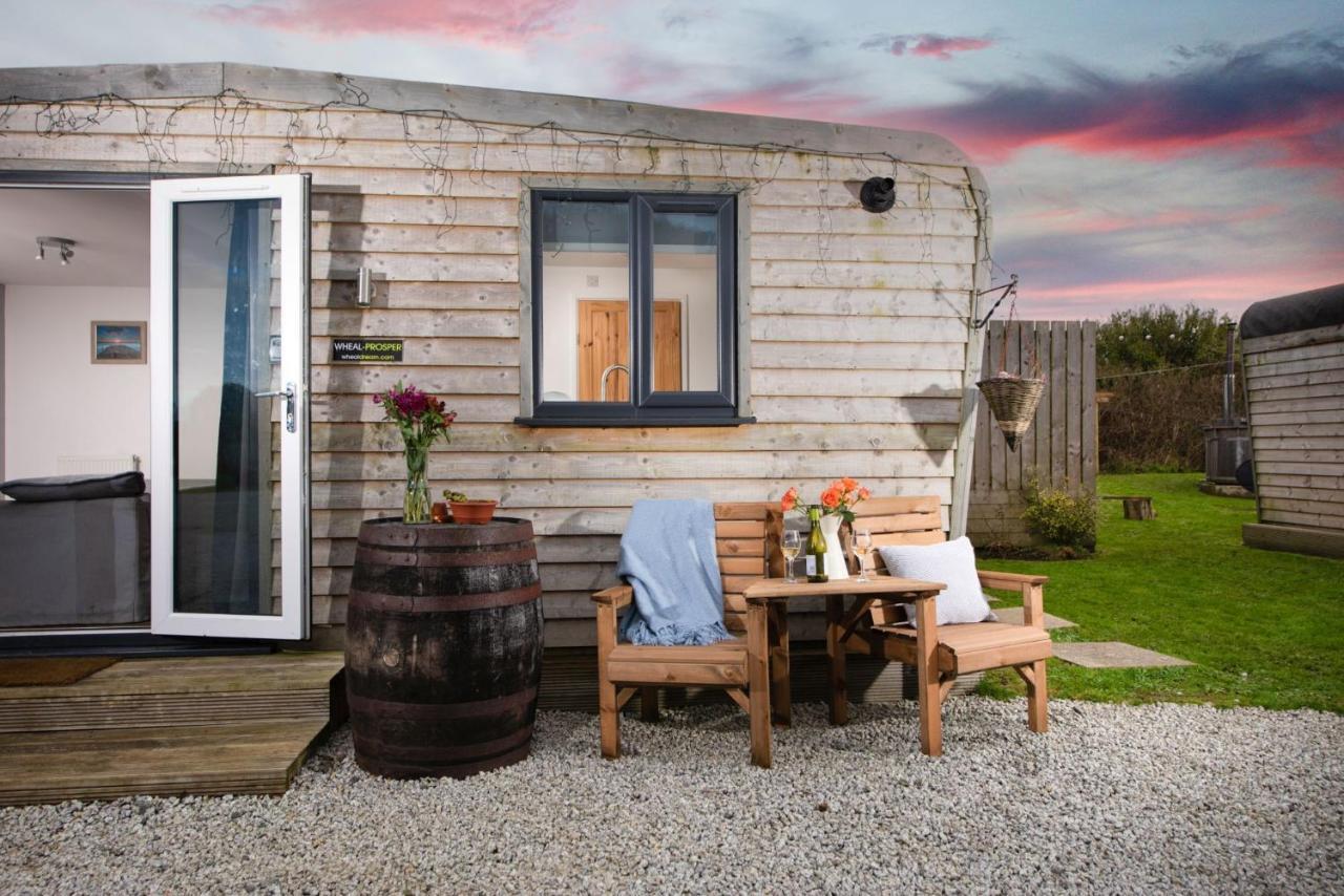 Wheal Prosper- Beautifully Fitted Wooden Lodge Helston Cornwall Экстерьер фото