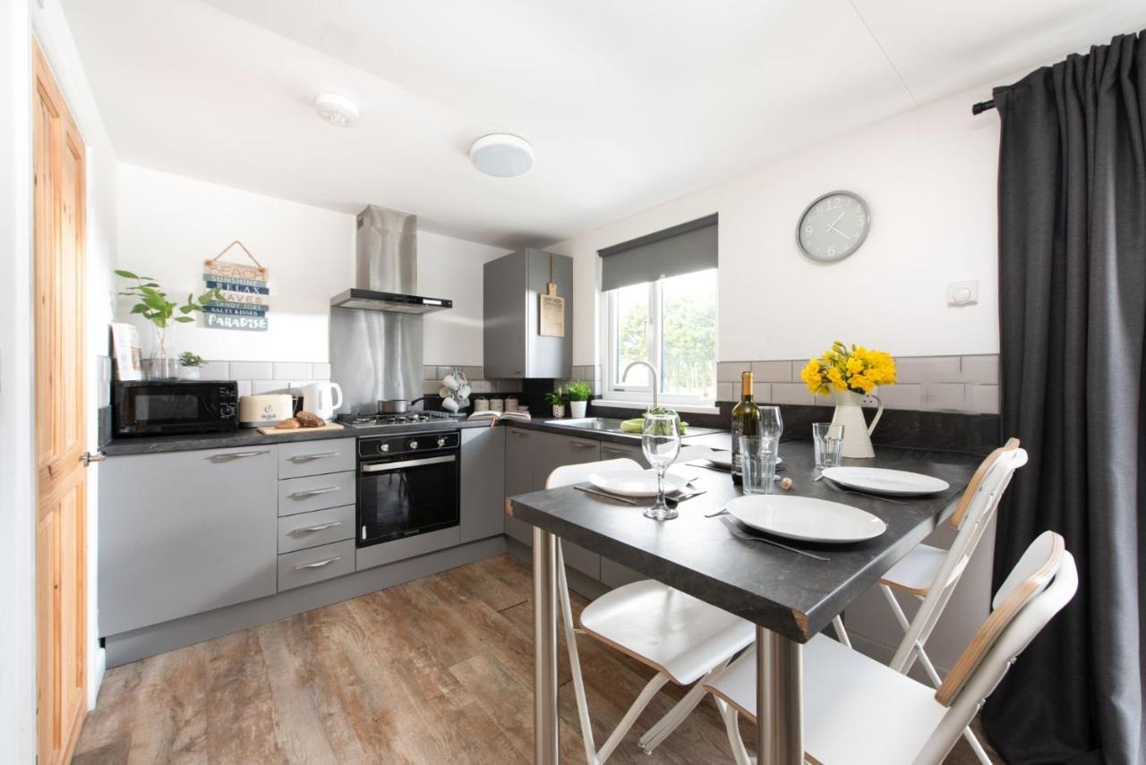Wheal Prosper- Beautifully Fitted Wooden Lodge Helston Cornwall Экстерьер фото