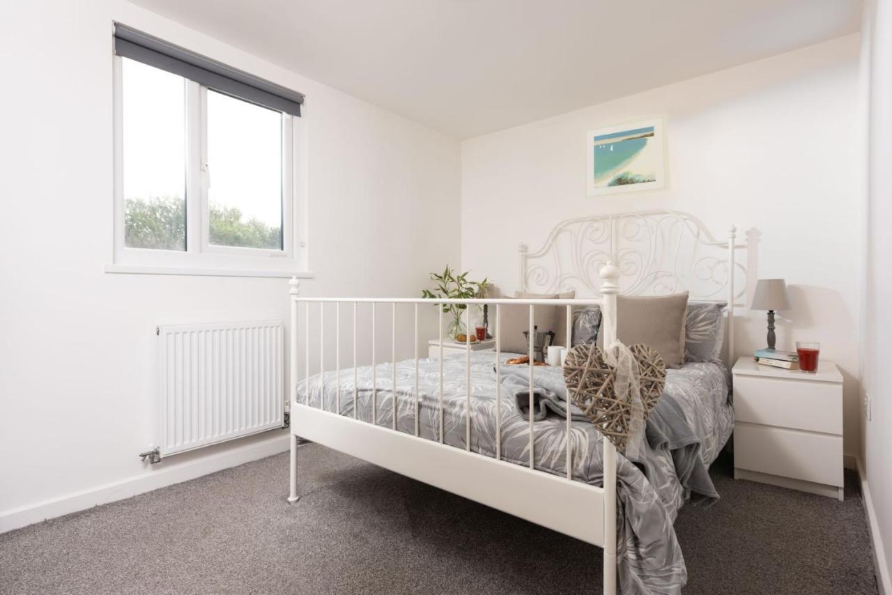 Wheal Prosper- Beautifully Fitted Wooden Lodge Helston Cornwall Экстерьер фото