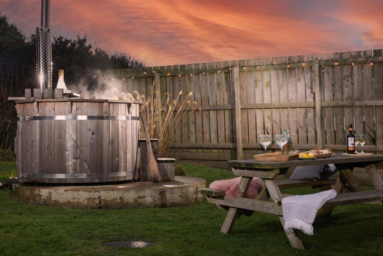 Wheal Prosper- Beautifully Fitted Wooden Lodge Helston Cornwall Экстерьер фото