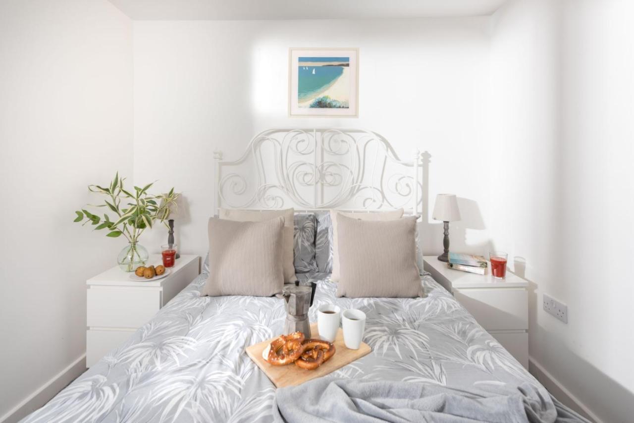 Wheal Prosper- Beautifully Fitted Wooden Lodge Helston Cornwall Экстерьер фото